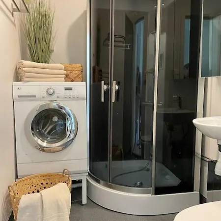 With An Outdoor Master Bedroom And Double Bedroom In The Main 톤스버그