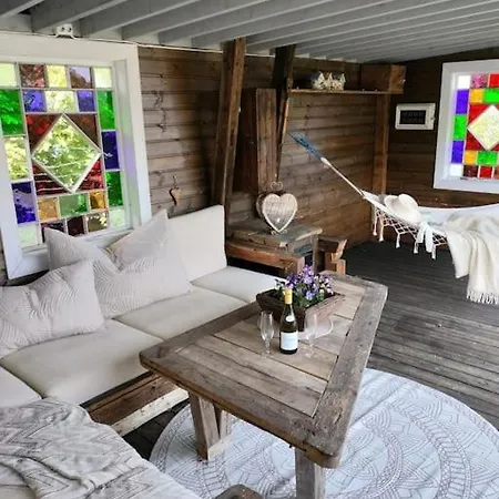 With An Outdoor Master Bedroom And Double Bedroom In The Main * 톤스버그